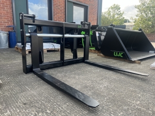 Telehandler Floating Pallet Forks 8