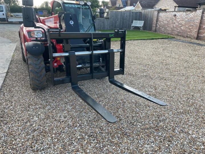 Telehandler Floating Pallet Forks